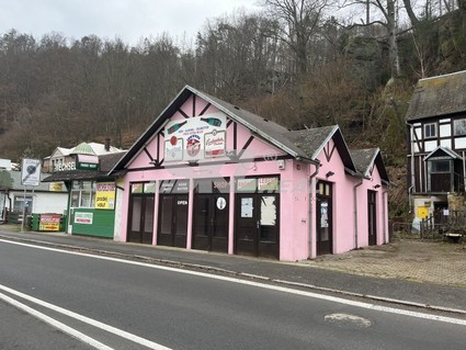 Obchodní prostor u hraničního přechodu ve Hřensku, okres Děčín - Fotka 1